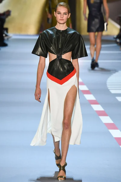 Look 17